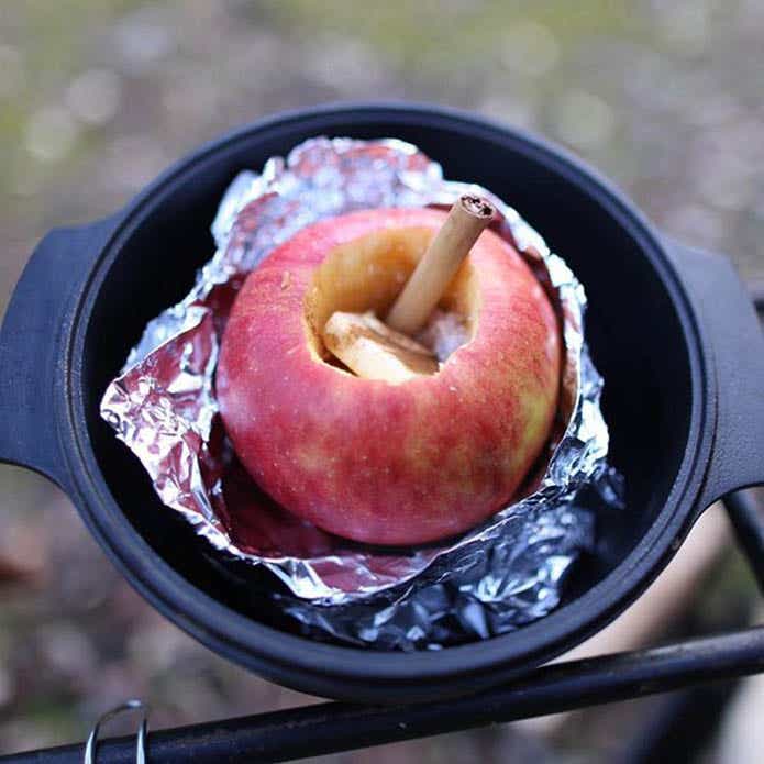 ダッチオーブン焼きリンゴ