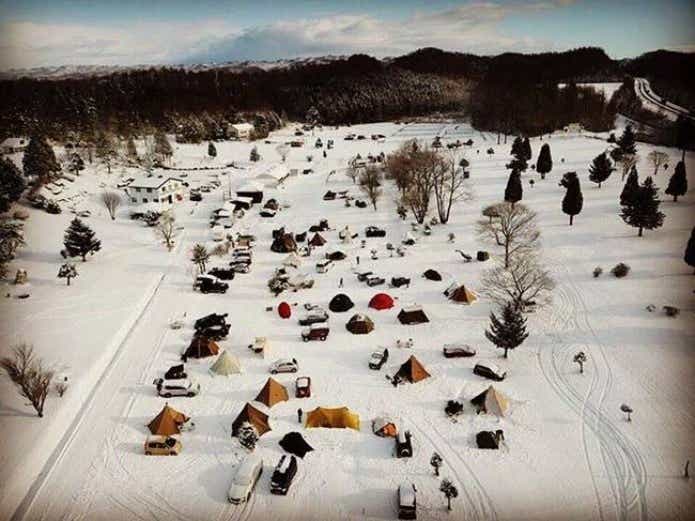 冬のキャンプ場　俯瞰