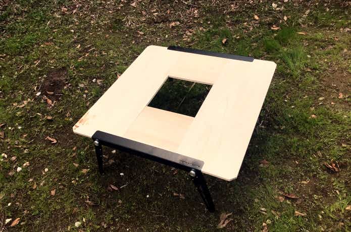 さまざまな形のテーブルに変形可能