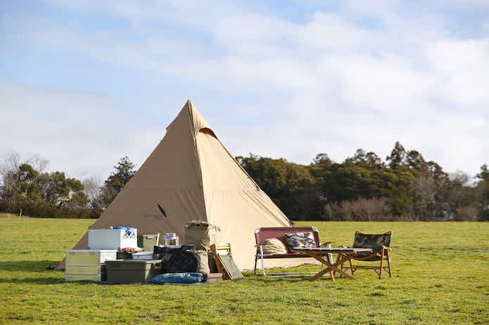 テントと椅子などキャンプ用品