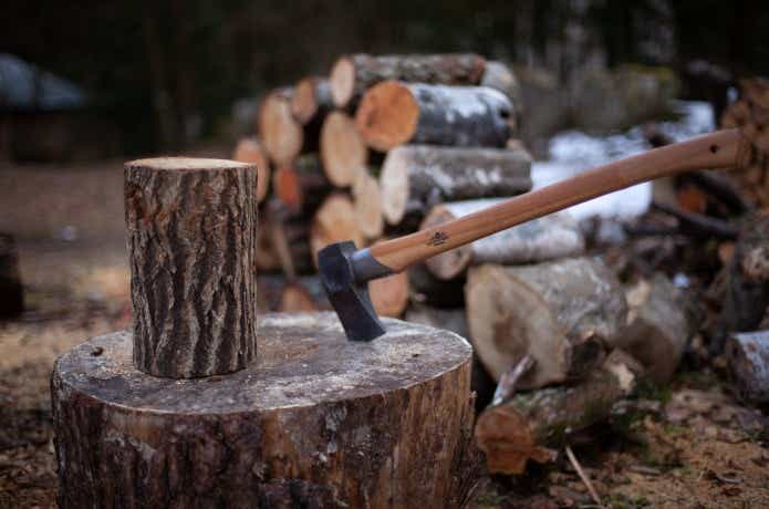 木と斧