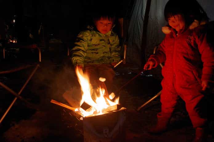 子どれ冬キャンプ　焼きマシュマロ