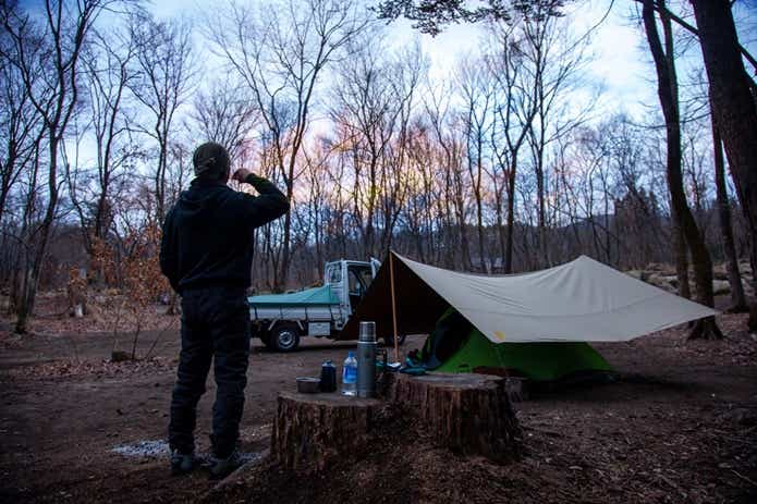 写風人　キャンプ場の朝