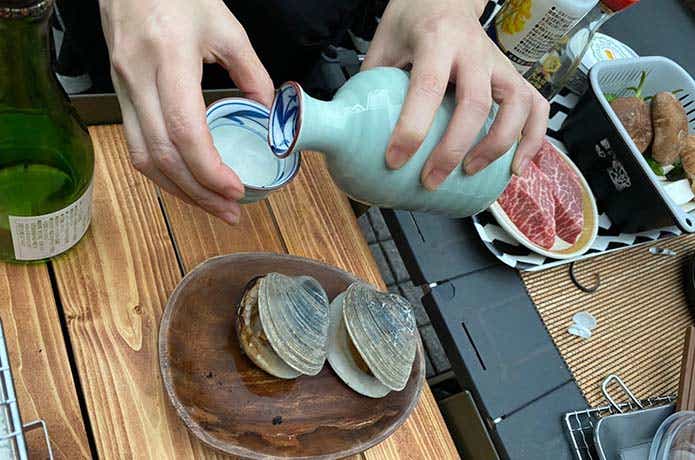ハイランダーの炙二郎で焼いたホンビノス貝と熱燗