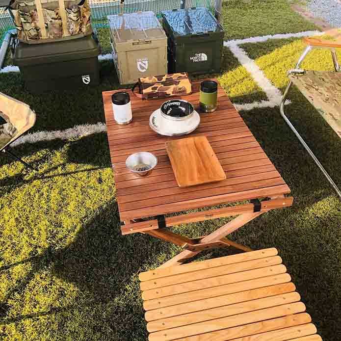 キャンプ 木製テーブル