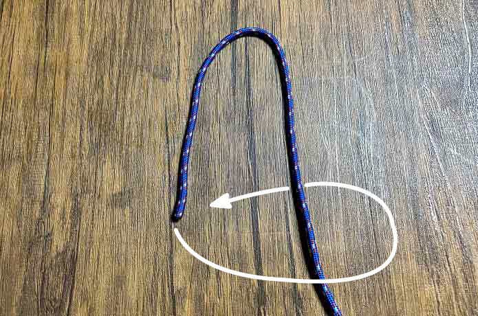 ロープの先端をメインロープに1周巻きつける
