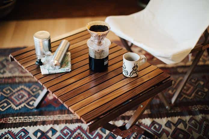 BATONUS（バトナス）のチェアとテーブルとコーヒー
