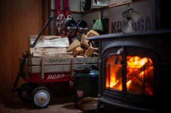 写風人のアウトドアライフ 薪と暖炉