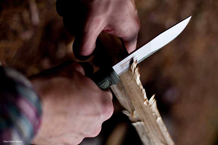 アウトドアナイフの定番14モデルはコレ！【料理や薪割りに】 | CAMP 