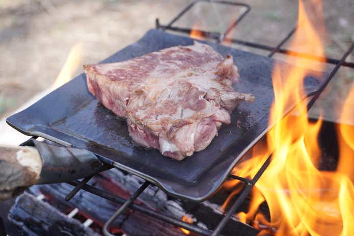 ムース ルームワークスのフライアンで肉を焼く