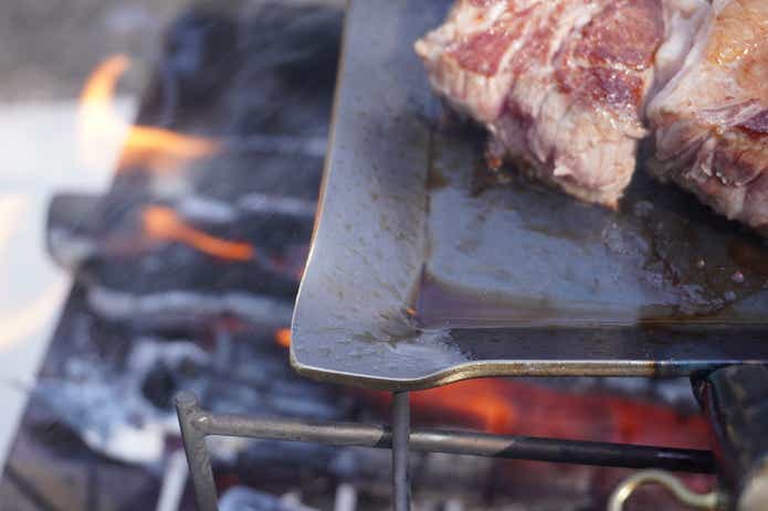 ムース ルームワークスのフライアンで肉を焼く