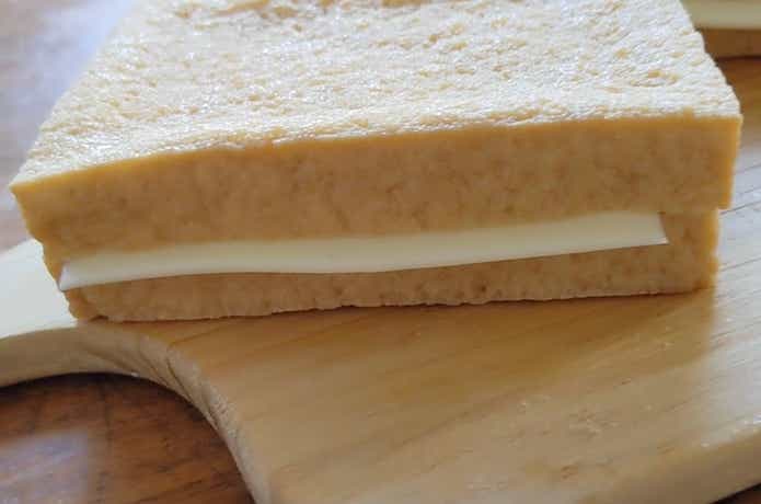ホットサンドメーカー 厚揚げチーズサンド　作り方