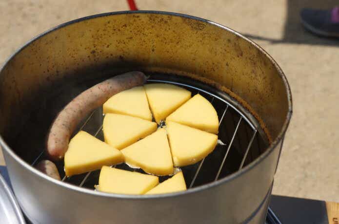 燻製器　チーズ　ウインナー