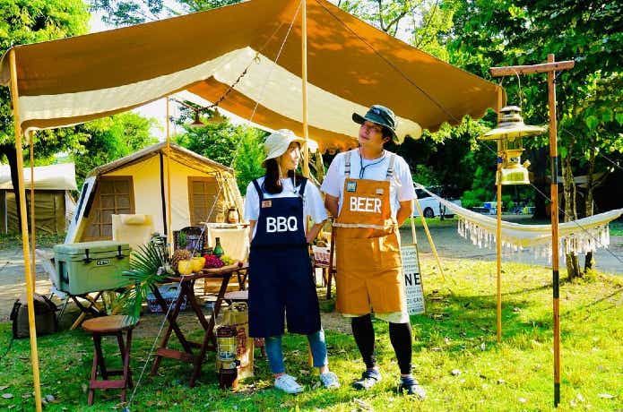 キャンプでエプロンを着たくなる！焚き火やBBQ用のおすすめ12選 | CAMP