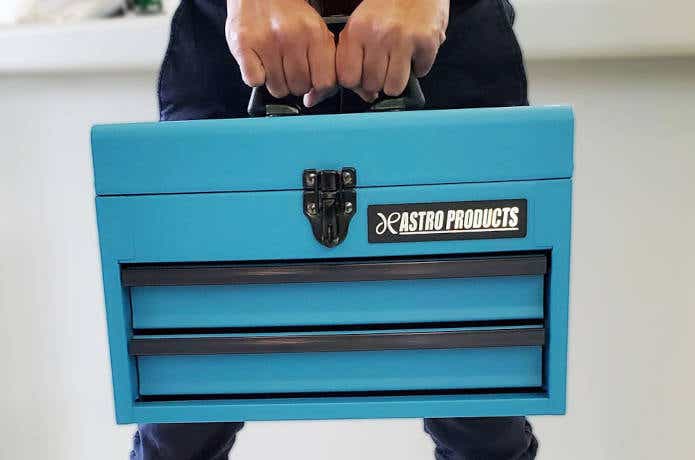 青いボックス型工具箱