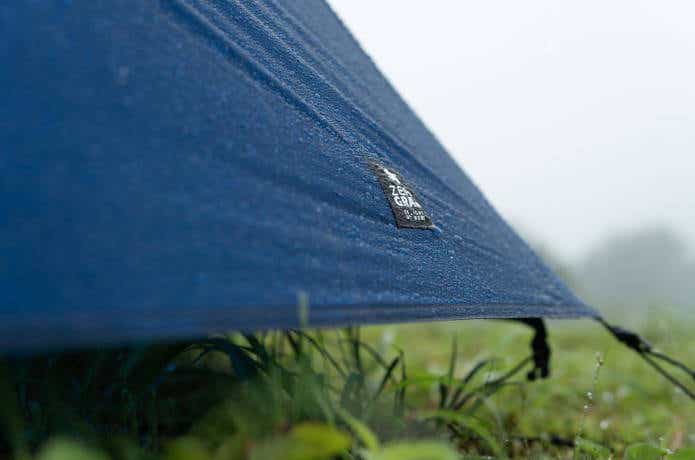 雨に濡れたテント