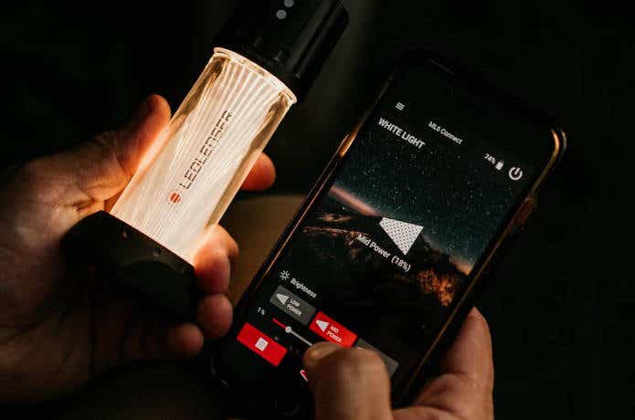 スピーカー付きのLEDランタン