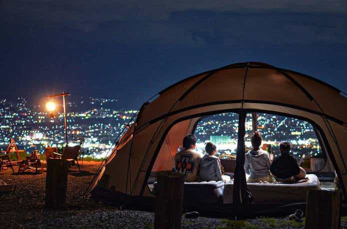 夜景がきれいな場所でキャンプ