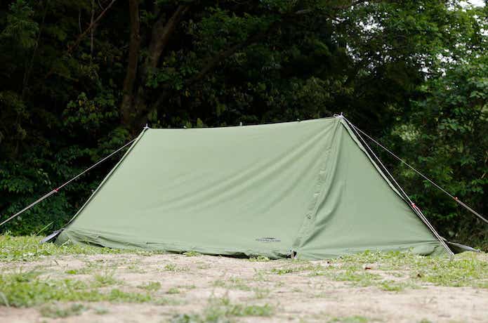 キャンプ場に設営されたSoomloom「ミリタリーテント」