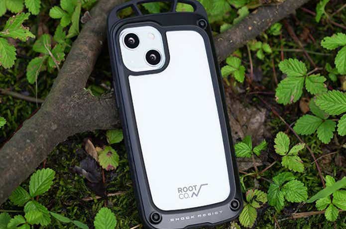ROOT-CO.のケースを装着したiPhone