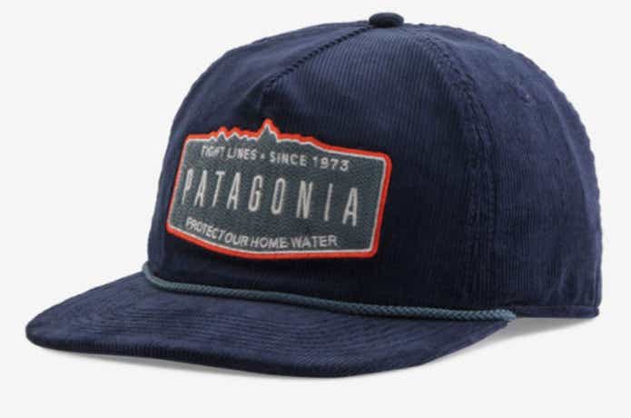 パタゴニアのロゴワッペン付きの帽子