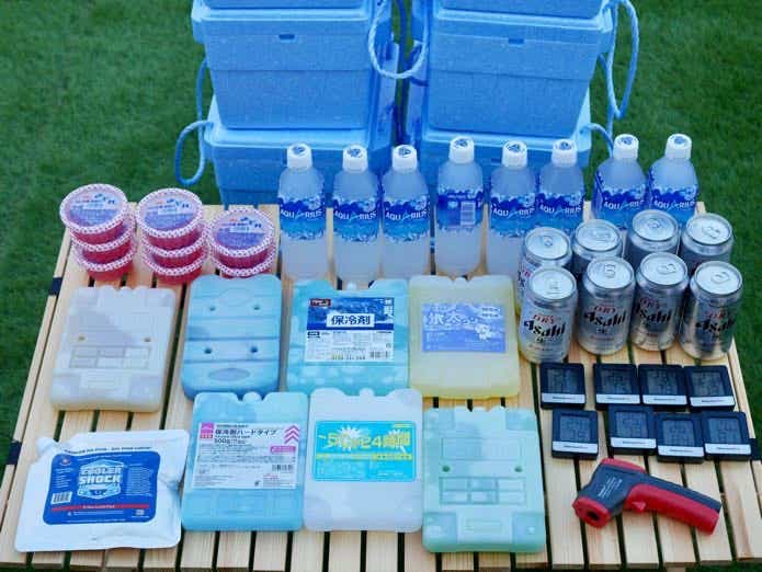 発泡スチロールとアイスと氷ったペットボトルとビールと保冷剤