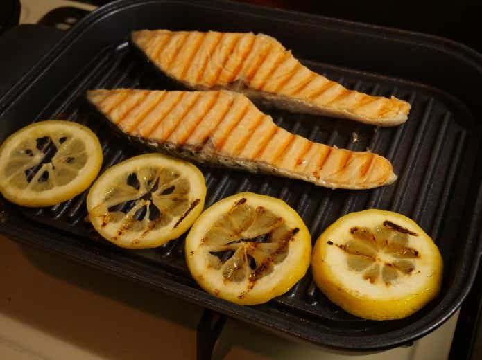 ビタクラフト グリルパンで焼いた魚とレモン