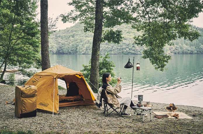 コールマンのソロキャンプスタートパッケージで湖畔でキャンプ