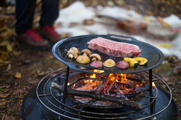 ダーラムのグリドル。焚き火料理に最適です。11月のキャンプくじのA賞の賞品で1名さまにプレゼント。