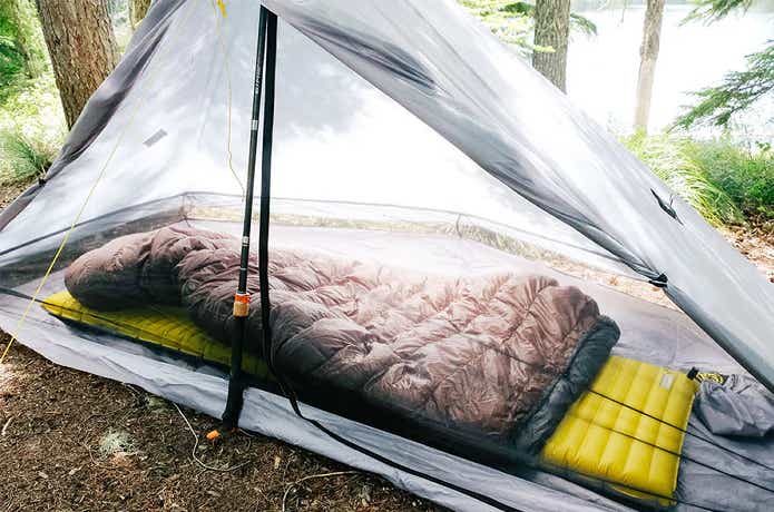 ワンポールの軽量テントと寝袋