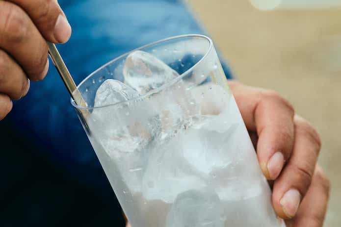 グラスと氷