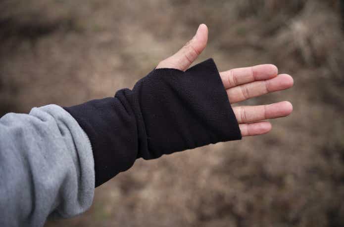 ワイルドシングスのハンドウォーマーは長めに作られているので、袖と手袋の間が露出することなく特に手首周りのあたたかさを感じる