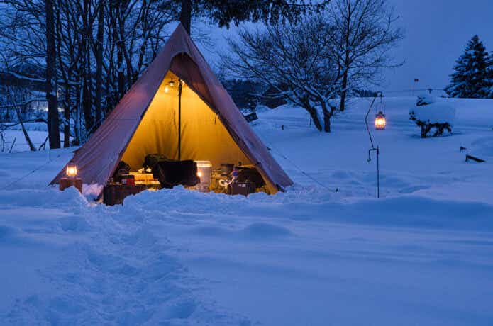 冬キャンプイメージ雪中キャンプ