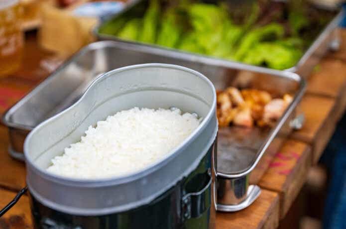 飯盒で炊いた米