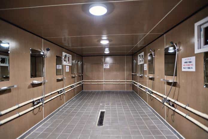 釜山港ヒーリングキャンプ場のシャワー室
