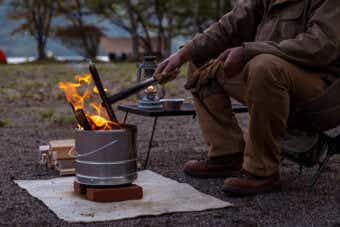 ソロキャンプ初心者が揃えるべき8つの道具＆便利ギア｜トラブルを防ぐマナー＆注意点も！