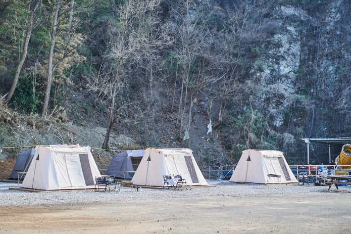 常設テントもあるので手ぶらでキャンプもできる