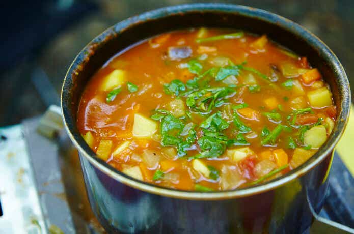 飯盒で作った野菜スープ