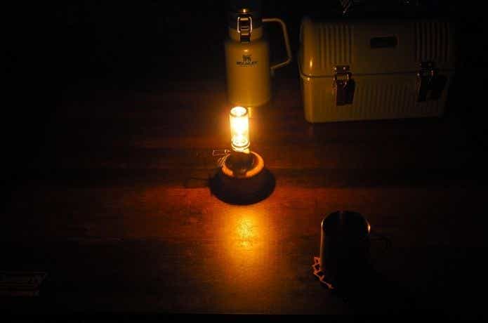 スノーピーク リトルランプ ノクターンでテーブルを照らす