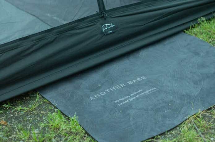 ANOBA（アノバ）「ラバーマット700 トポグラフィー」テント外