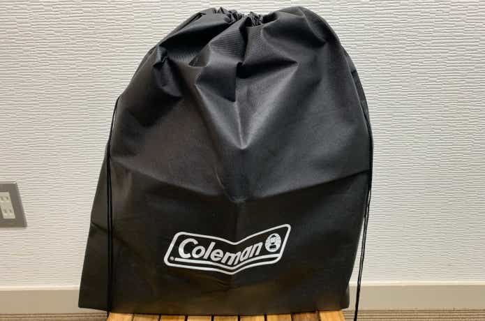 コールマンのアウトドアリチャージブルファンを袋で覆う