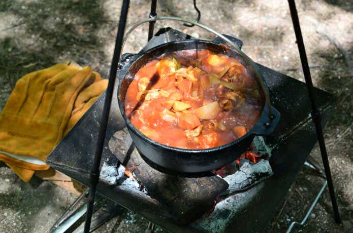 【2024年】キャンプ用鍋のおすすめ42選！アウトドア向けの鍋料理レシピも
