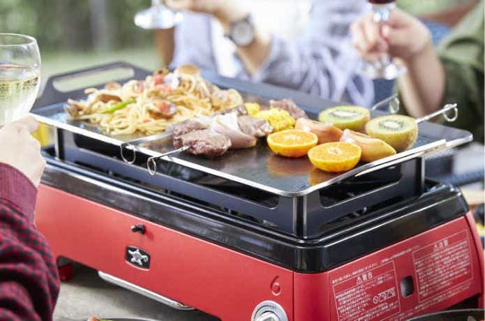 Weber Q1250 蓋付き 小型 バーベキューコンロ ポータブルガス缶式