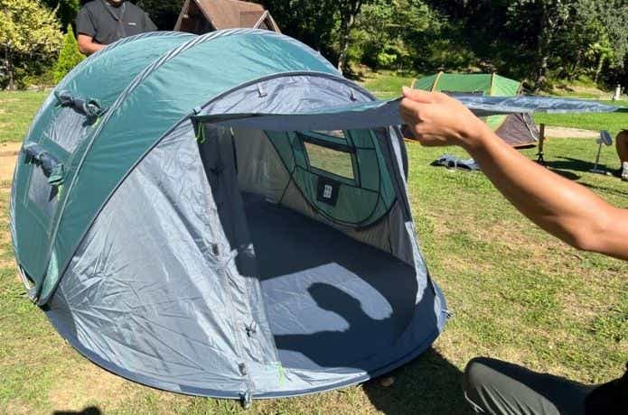 KAZOO キャンプ用自動屋外ポップアップテントのキャノピーを持つ