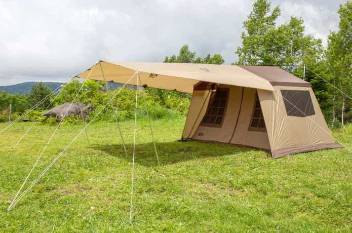 レクタタープと接続したロッジ型テント