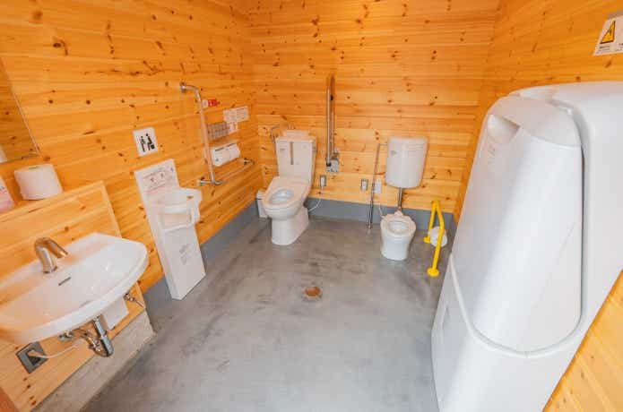 キャンプアンドキャビンズ山中湖　炊事場トイレ　子ども用サイズ