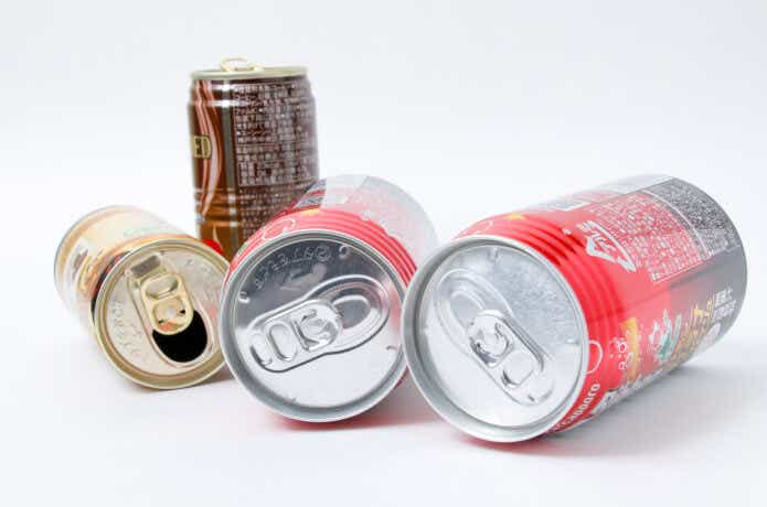 缶飲料と空き缶