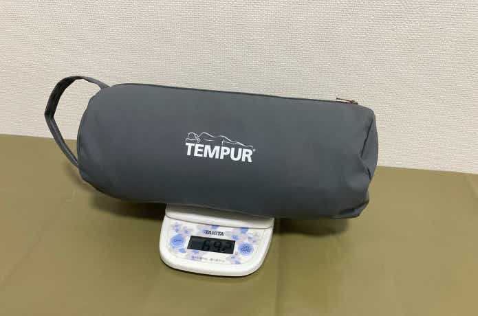 TEMPURの枕を計測している様子