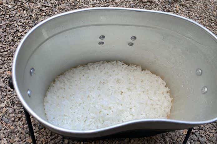 飯盒で炊いた米
