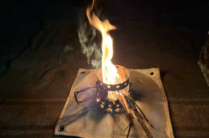 Gaobabu「キャリボ風防」で小枝を燃焼